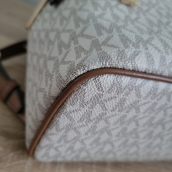 Michael Kors Kenly Medium Signature Backpack - Picture 6 of 11